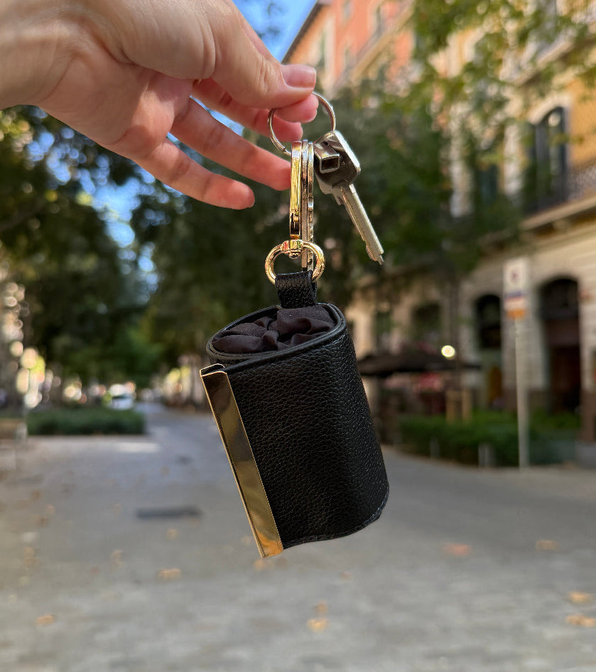 Black compact bag pouch clipped with keys